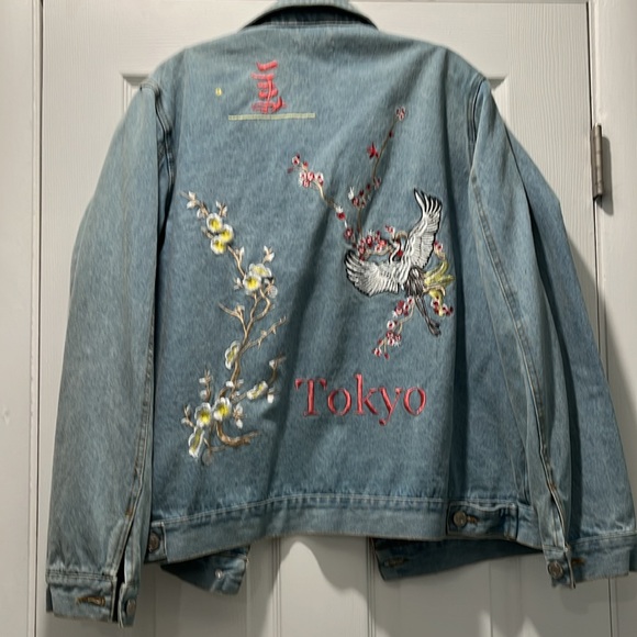 Embroidered back, ladies jean jacket, size 12 -mint condition - Picture 5 of 6